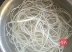 白菜粉条肉的做法图解2