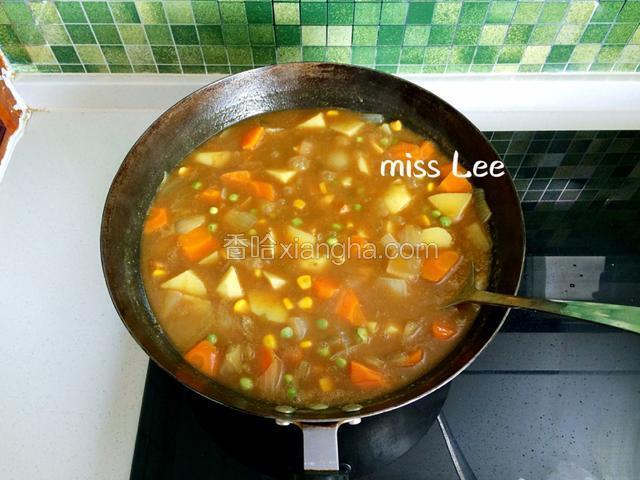 炖煮期间需要不停地缓慢搅拌，防止咖喱粘锅；