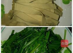 韭菜炒豆皮的做法图解1