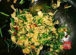 韭菜炒豆皮的做法图解5