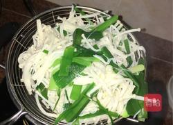 蒜苗拌金针菇的做法图解6