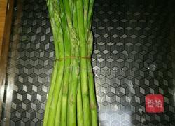 芦笋炒肉的做法图解1