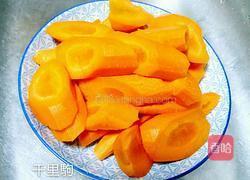 胡萝卜排骨汤的做法图解2