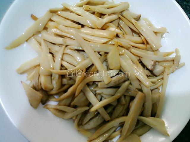 煸好的杏鲍菇，