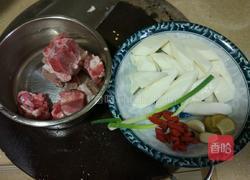 淮山排骨汤的做法图解1