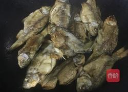 红烧小鲫鱼的做法图解5