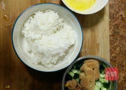 黄瓜火腿蛋炒饭的做法图解2