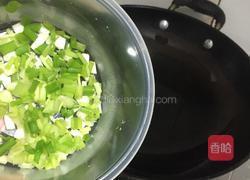 虾仁葱花炒蛋的做法图解2