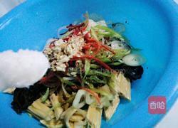 洋葱木耳拌腐竹的做法图解9