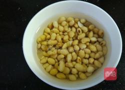 排骨黄豆粥的做法图解1