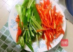 辣椒炒肉的做法图解1