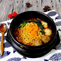 火锅肉丸子煮泡面的做法[图]