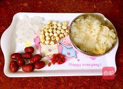 冰糖银耳莲子羹的做法图解1