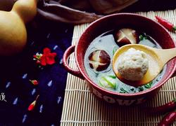 菠菜蘑菇汆丸子汤