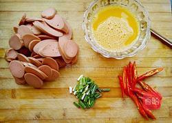 火腿肠炒鸡蛋的做法图解2