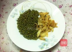 绿豆百合汤的做法图解1