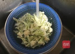 花菜炒肉的做法图解2