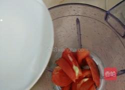 鲜榨番茄汁的做法图解2