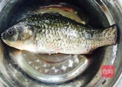 炖鲫鱼汤的做法图解1
