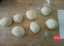 Illustration of how to make brown sugar buns 8