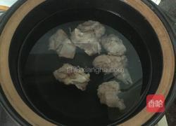 金针菇排骨汤的做法图解4