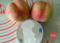 冰糖桃子的做法图解1