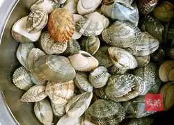 Illustration of how to make clam fried rice 1