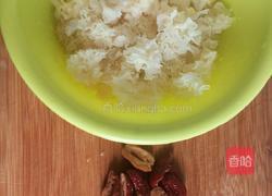 银耳莲子汤的做法图解2