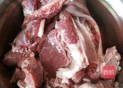 萝卜焖牛腩的做法图解1