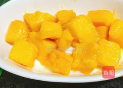 酸奶芒果慕斯蛋糕的做法图解6