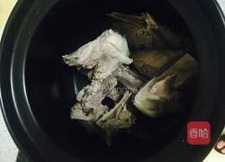 胡萝卜玉米汤扇子骨汤的做法图解5