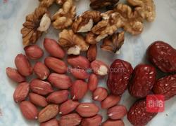 花生核桃红枣浆的做法图解1