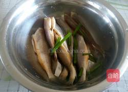 干炸小黄鱼的做法图解3