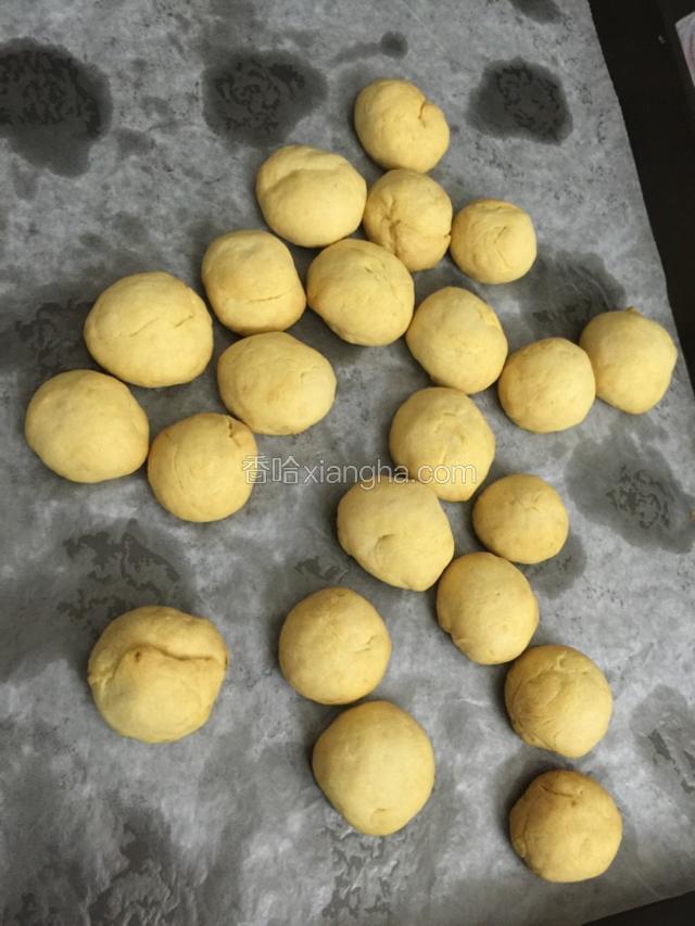 入炉上下火180烤35分钟左右.取出冷凉装密封保存.