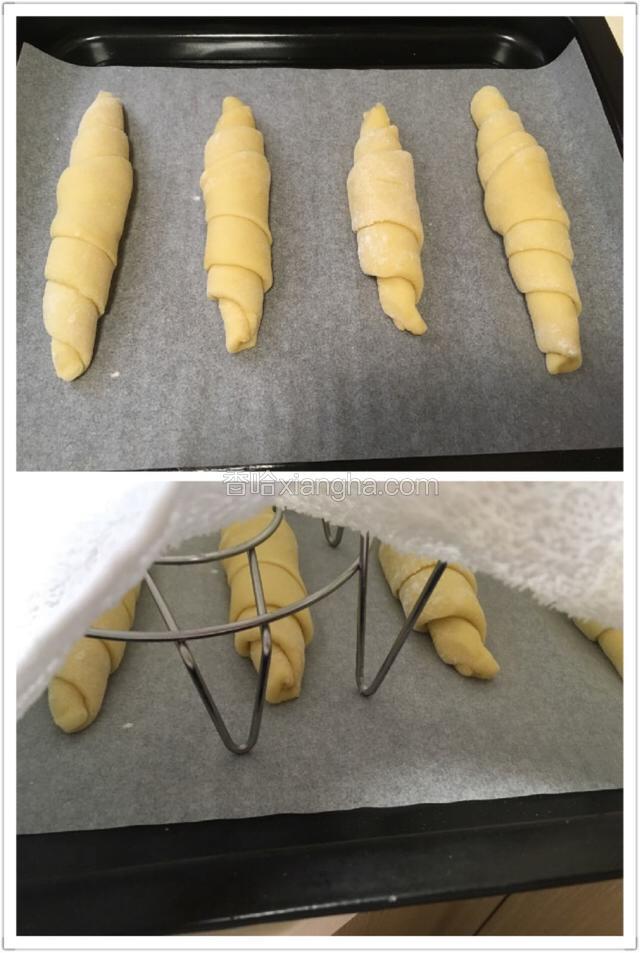 卷好了。盖上湿布进行第三次醒发。醒发至两倍大。