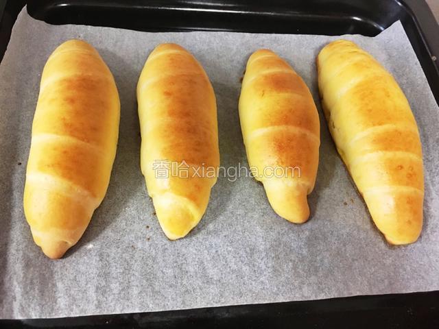 烤好后拿出晾凉。