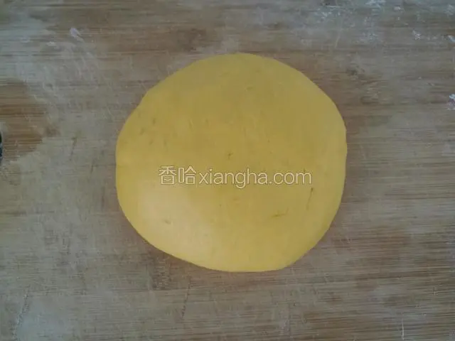 然后再用手活成一个光滑的面团。