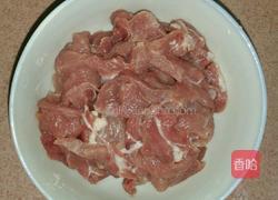 蒜台炒肉的做法图解1