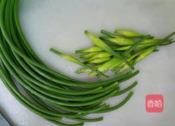 蒜台炒肉的做法图解2