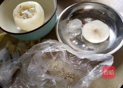 川贝粉炖雪梨的做法图解2