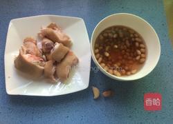 花生炖猪蹄的做法图解1
