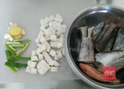 红烧鳕鱼炖萝卜的做法图解1