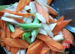 杏鲍菇炒胡萝卜的做法图解6