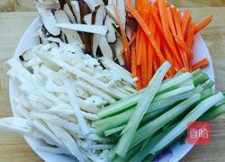 竹笋炒三丝的做法图解2