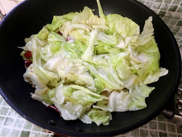 加入适量的盐翻炒