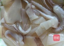 青椒炒鱿鱼的做法图解1
