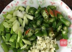 青椒炒鱿鱼的做法图解2