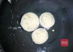 Illustration of how to make egg and green onion cake 2
