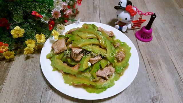 出锅装盘即可！一道苦瓜炒肉就做好了！