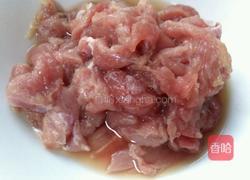 大葱爆肉的做法图解1